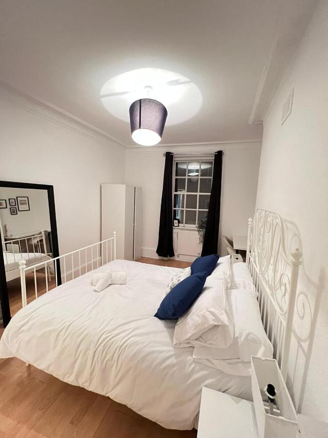 Lovely 2 Bed Flat In Soho! London Eksteriør billede