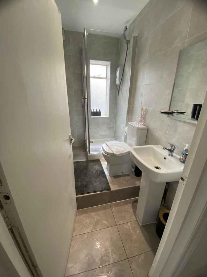 Lovely 2 Bed Flat In Soho! London Eksteriør billede