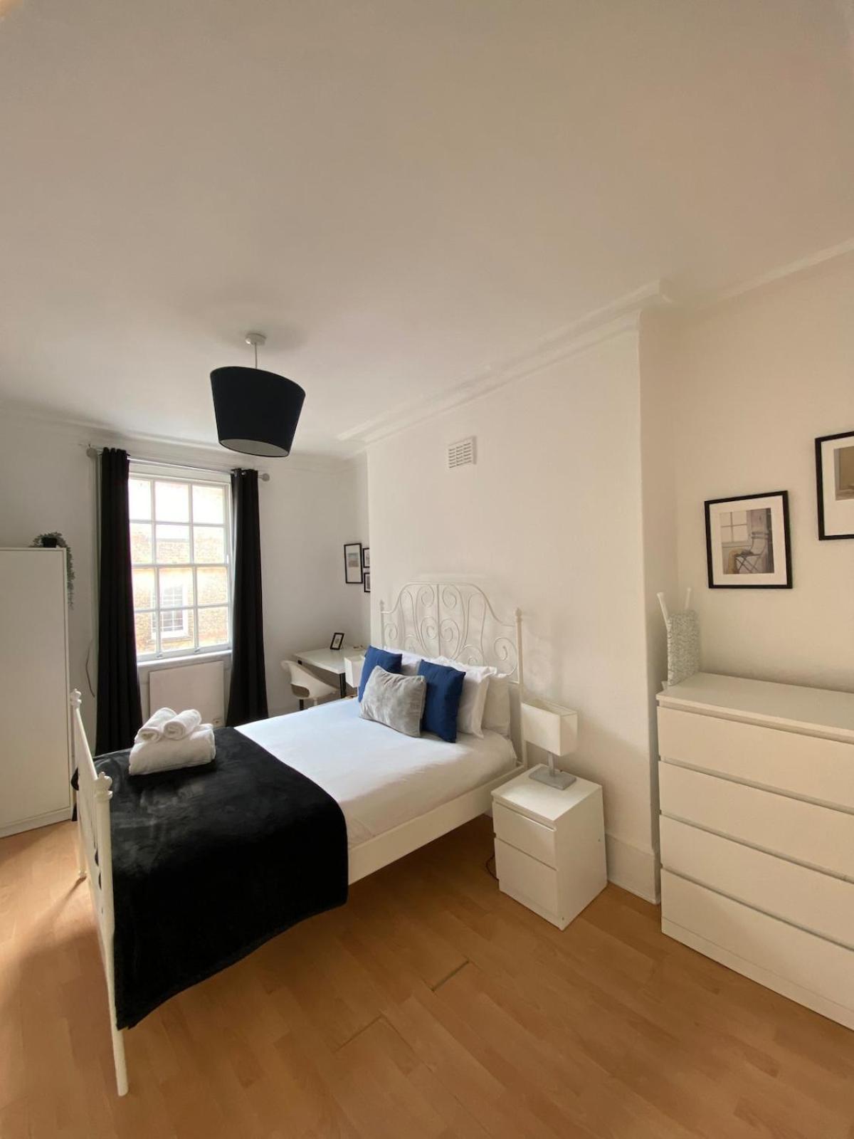 Lovely 2 Bed Flat In Soho! London Eksteriør billede