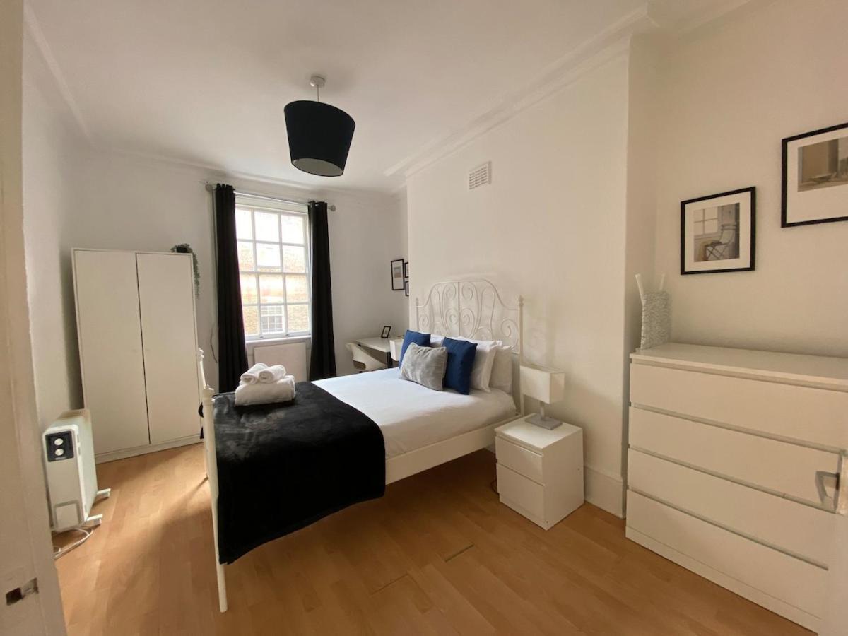 Lovely 2 Bed Flat In Soho! London Eksteriør billede