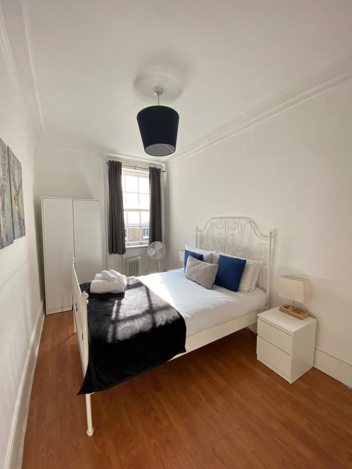 Lovely 2 Bed Flat In Soho! London Eksteriør billede